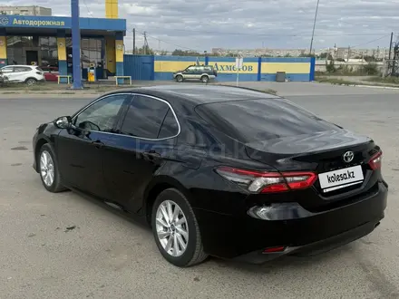 Toyota Camry 2023 года за 15 800 000 тг. в Семей – фото 5