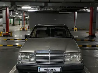 Mercedes-Benz E 230