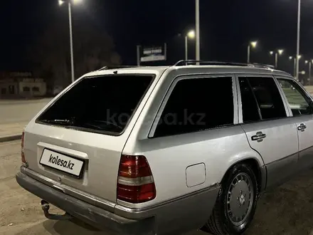 Mercedes-Benz E 250 1991 года за 1 500 000 тг. в Уральск – фото 4