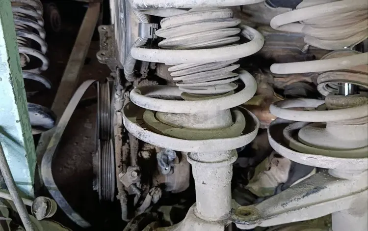 Цапфа со ступицей передняя для Audi 100 C4 за 45 000 тг. в Тараз