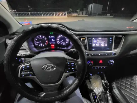 Hyundai Accent 2019 года за 7 300 000 тг. в Уральск – фото 3