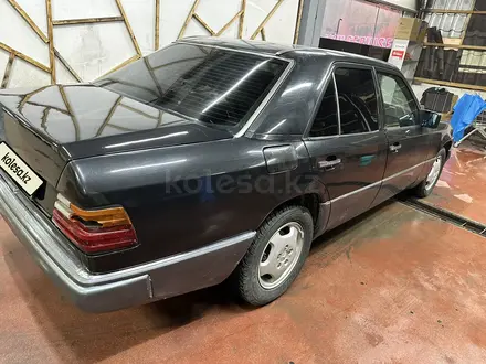 Mercedes-Benz E 300 1992 года за 1 800 000 тг. в Алматы – фото 4