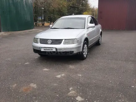 Volkswagen Passat 1998 года за 1 250 000 тг. в Тараз – фото 2