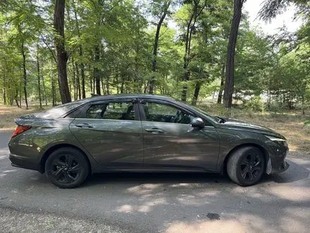 Hyundai Elantra 2022 года за 9 200 000 тг. в Тараз – фото 3
