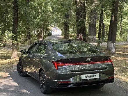 Hyundai Elantra 2022 года за 9 200 000 тг. в Тараз – фото 2