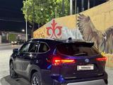 Toyota Highlander 2024 года за 27 000 000 тг. в Шымкент – фото 4