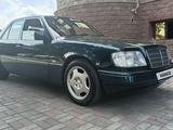 Mercedes-Benz E 220 1995 года за 3 300 000 тг. в Алматы – фото 2