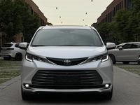 Toyota Sienna 2022 года за 31 000 000 тг. в Алматы