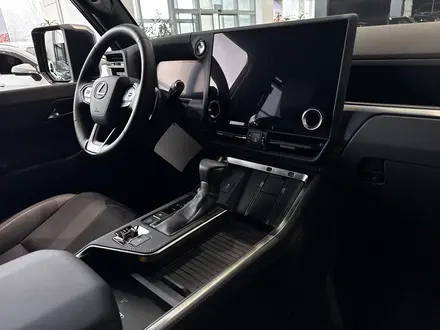 Lexus GX 550 Luxury+ 2025 года за 69 290 000 тг. в Алматы – фото 22
