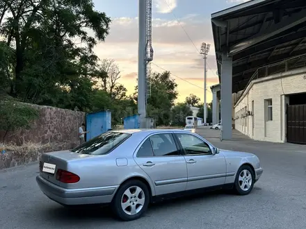 Mercedes-Benz E 200 1998 года за 3 300 000 тг. в Тараз – фото 4