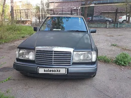 Mercedes-Benz E 220 1993 года за 1 600 000 тг. в Алматы – фото 2