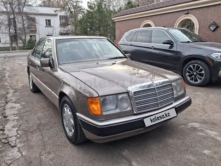Mercedes-Benz E 230 1991 года за 2 300 000 тг. в Шымкент – фото 2