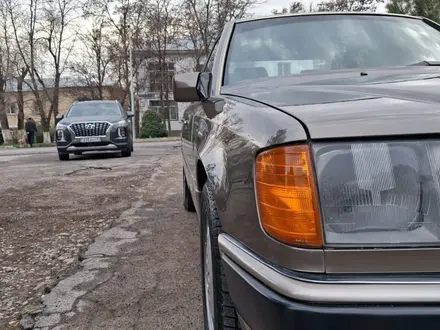 Mercedes-Benz E 230 1991 года за 2 300 000 тг. в Шымкент – фото 10