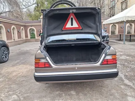 Mercedes-Benz E 230 1991 года за 2 300 000 тг. в Шымкент – фото 15