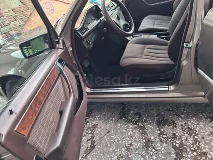 Mercedes-Benz E 230 1991 года за 2 300 000 тг. в Шымкент – фото 17