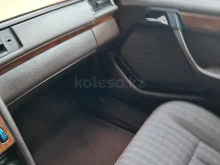 Mercedes-Benz E 230 1991 года за 2 300 000 тг. в Шымкент – фото 18