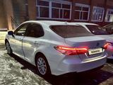 Toyota Camry 2021 года за 14 200 000 тг. в Павлодар – фото 2