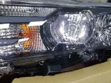 Corolla 180 — Фара в сборе, без LED — с черным молдингом хромом за 223 200 тг. в Алматы – фото 2