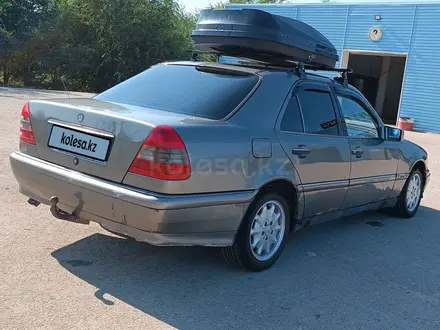 Mercedes-Benz C 180 1994 года за 1 750 000 тг. в Актобе – фото 4