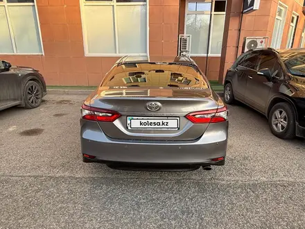 Toyota Camry 2023 года за 16 000 000 тг. в Актобе – фото 4