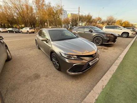 Toyota Camry 2023 года за 16 000 000 тг. в Актобе – фото 3