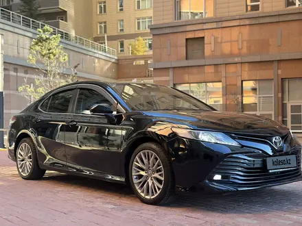 Toyota Camry 2019 года за 12 950 000 тг. в Астана – фото 2