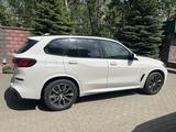 BMW X5 2021 года за 44 500 000 тг. в Алматы – фото 4
