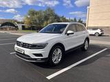 Volkswagen Tiguan 2017 года за 9 900 000 тг. в Астана