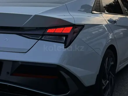 Hyundai Elantra 2024 года за 8 090 000 тг. в Алматы – фото 6