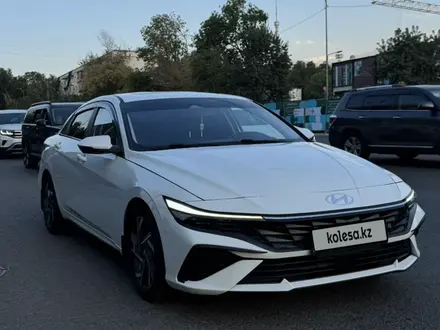 Hyundai Elantra 2024 года за 8 090 000 тг. в Алматы