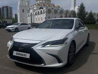 Lexus ES 250 2018 года за 19 000 000 тг. в Астана