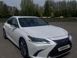 Lexus ES 250 2018 года за 19 500 000 тг. в Астана – фото 2