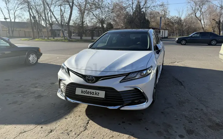 Toyota Camry 2023 года за 16 950 000 тг. в Тараз