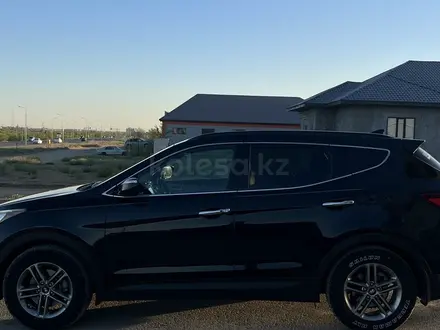 Hyundai Santa Fe 2017 года за 7 000 000 тг. в Актобе – фото 2