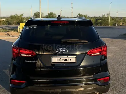 Hyundai Santa Fe 2017 года за 7 000 000 тг. в Актобе – фото 3