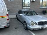 Mercedes-Benz E 230 1998 года за 1 300 000 тг. в Астана – фото 2