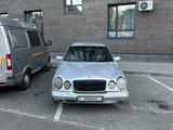 Mercedes-Benz E 230 1998 года за 1 300 000 тг. в Астана