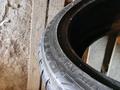 255-40-18 Bridgestone за 50 000 тг. в Караганда – фото 3