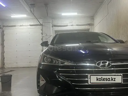 Hyundai Elantra 2018 года за 4 000 000 тг. в Уральск