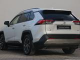 Toyota RAV4 2022 года за 15 390 000 тг. в Астана – фото 2