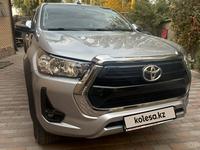 Toyota Hilux 2023 года за 23 500 000 тг. в Алматы