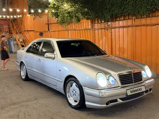 Mercedes-Benz E 320