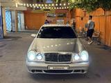 Mercedes-Benz E 320 1997 года за 2 700 000 тг. в Алматы – фото 2