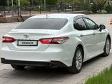 Toyota Camry 2019 года за 12 350 000 тг. в Астана – фото 2