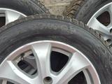 Шины с дисками 215/60 R16 Camry 40-45 за 300 000 тг. в Аксай – фото 2