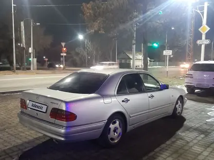 Mercedes-Benz E 320 1996 года за 3 500 000 тг. в Талдыкорган – фото 22