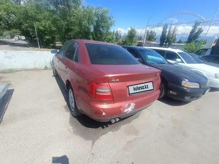 Audi A4 1997 года за 750 000 тг. в Алматы – фото 3