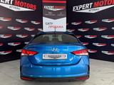 Hyundai Accent 2021 года за 7 300 000 тг. в Атырау – фото 2