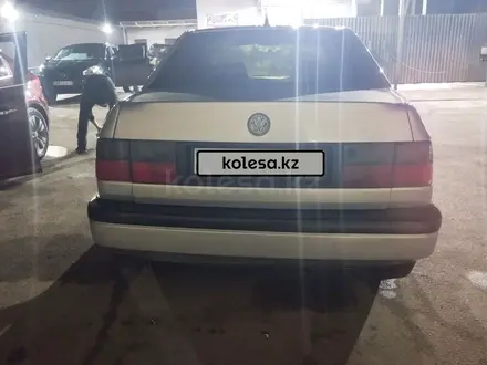 Volkswagen Vento 1995 года за 1 200 000 тг. в Шымкент – фото 3