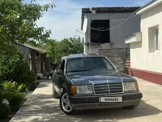 Mercedes-Benz E 230